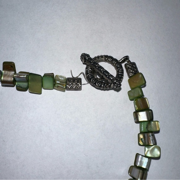 Vintage Mother Of Pearl Green Shell Square Beaded  Iridescent Necklace - Picture 7 of 7